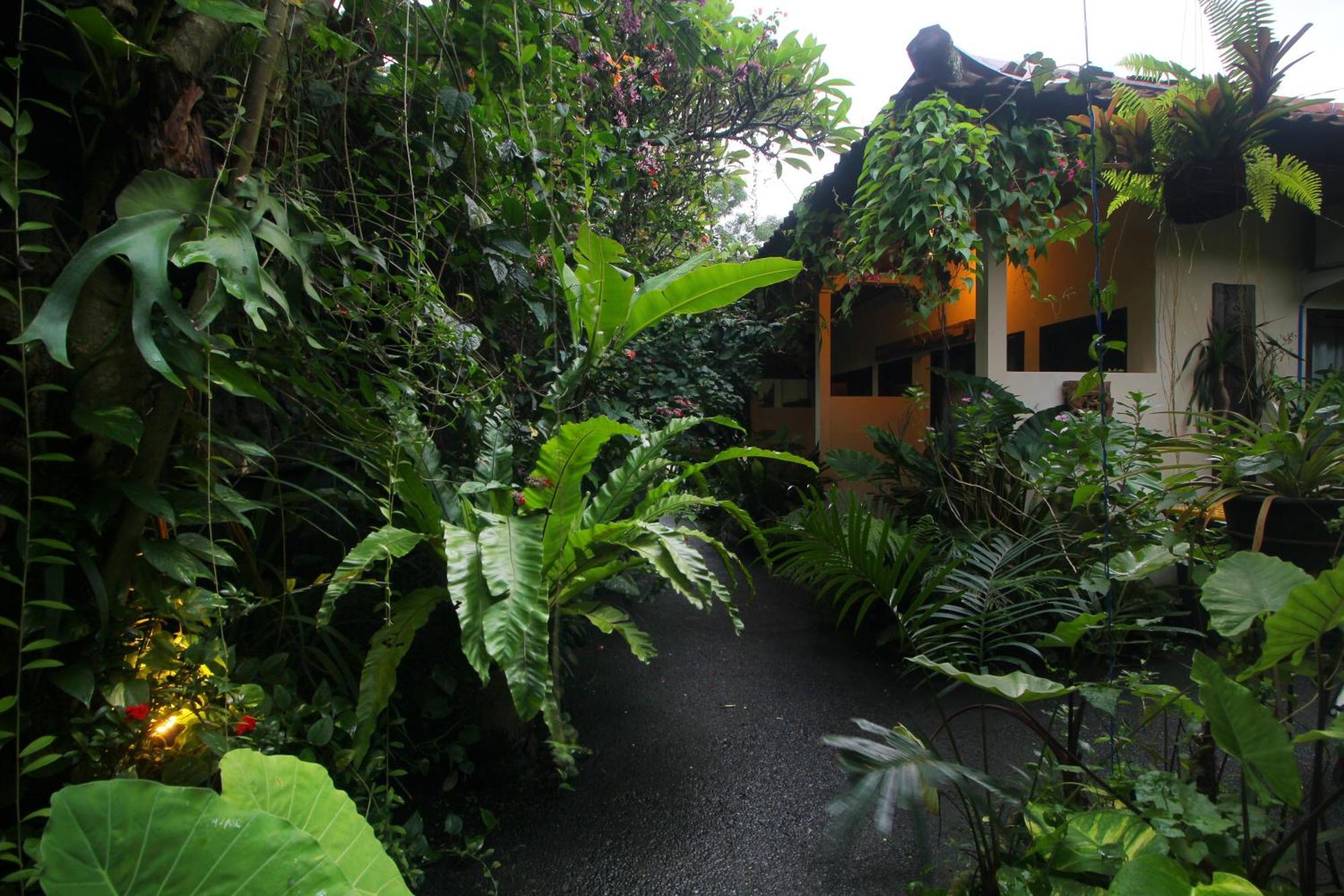 Sari Gong Guest House, A Trishula Collection Ubud Esterno foto